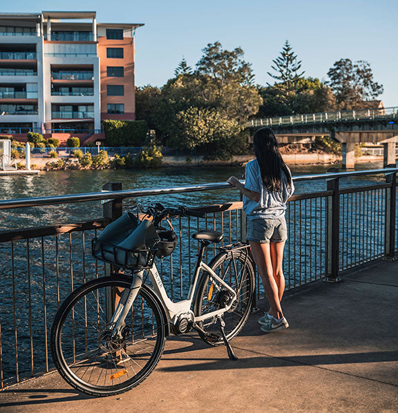 REVER BIKE URBAN ROME - Women's Step Through Electric Bike White/Silver