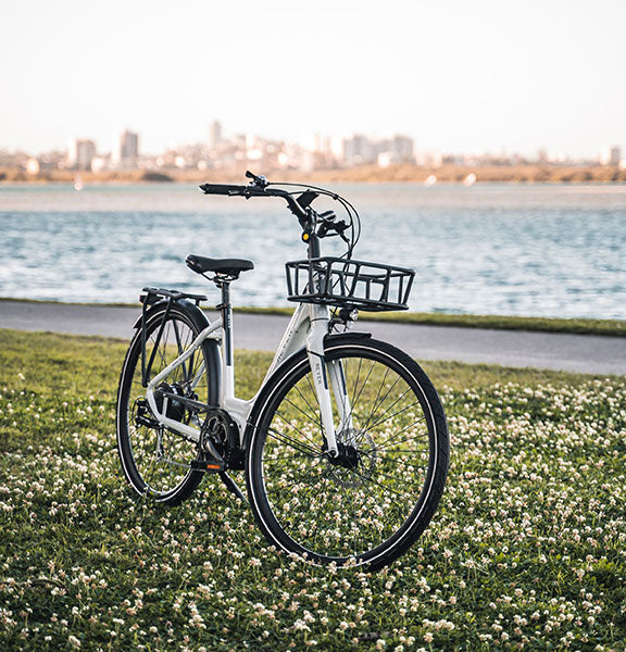 REVER BIKE URBAN ROME - Women's Step Through Electric Bike White/Silver